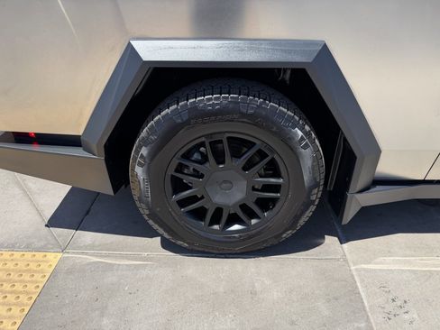 Used 2024 Tesla Cybertruck AWD Crew Cab image 15