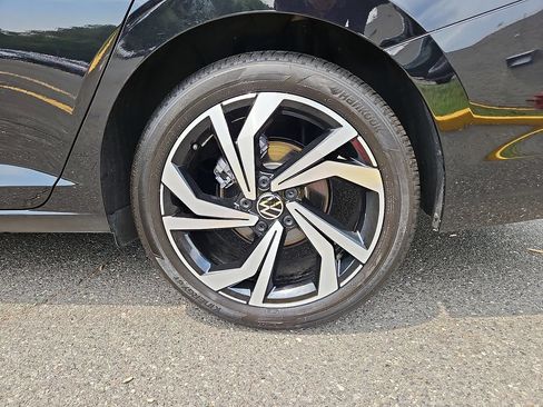 Certified 2025 Volkswagen Jetta SEL FWD image 9