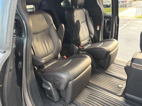 Certified 2025 Toyota Sienna Platinum FWD image 13