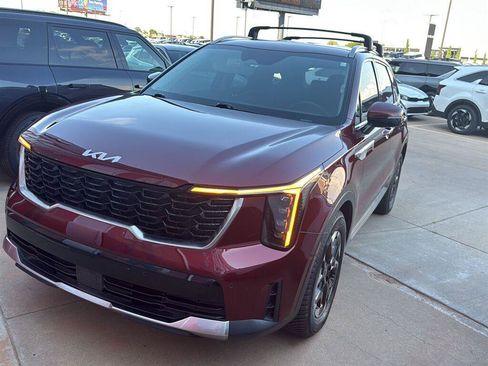 Used 2024 Kia Sorento S FWD image 2