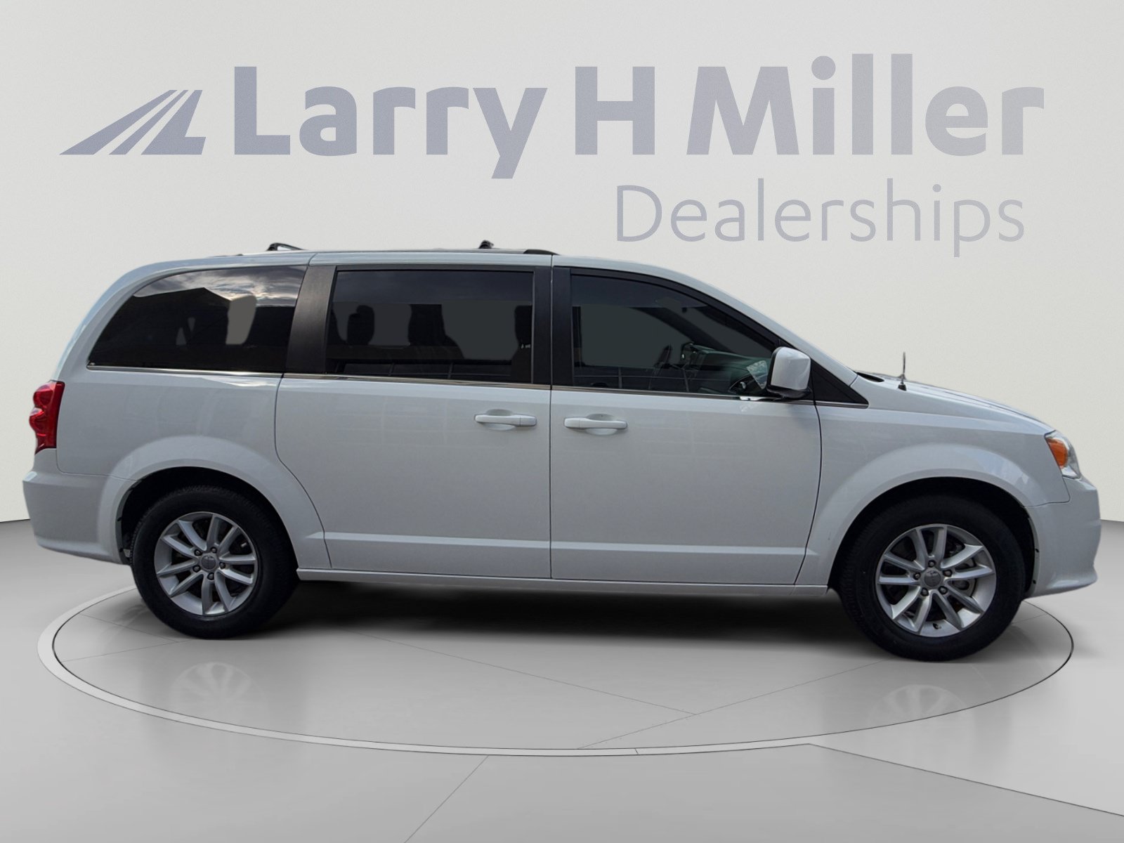 Used 2019 Dodge Grand Caravan SXT w/ Driver Convenience Group FWD image 6