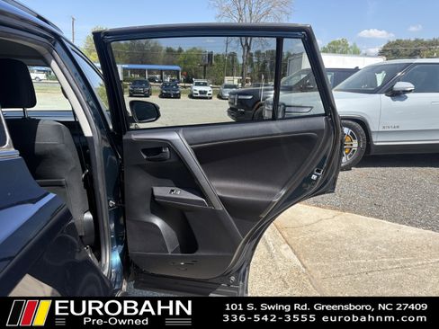 Used 2018 Toyota RAV4 LE image 13