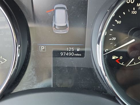 Used 2018 Nissan Rogue SV w/ Premium Package image 27