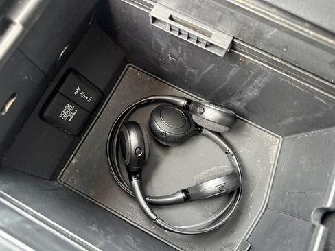 Used 2018 Honda Pilot Touring image 24