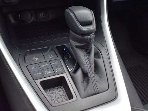 Certified 2025 Toyota RAV4 XLE AWD/4WD image 13