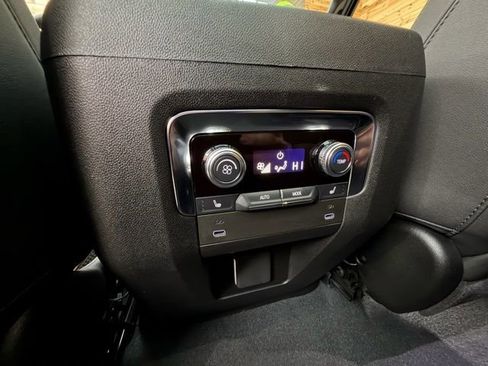 Used 2025 GMC Yukon AT4 image 29