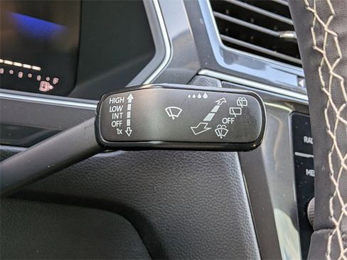 Certified 2024 Volkswagen Tiguan SE image 31