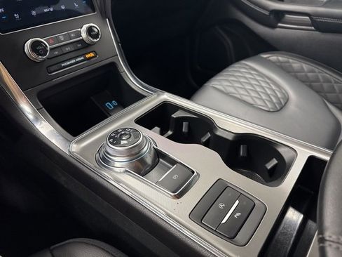 Used 2024 Ford Edge Titanium image 18