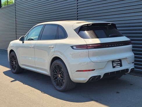 Certified 2026 Porsche Cayenne S AWD/4WD image 4