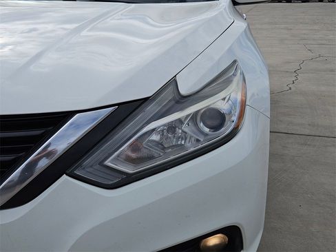 Used 2018 Nissan Altima 2.5 SV image 8