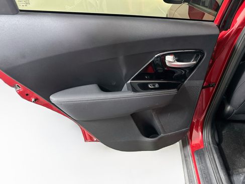 Used 2022 Kia Niro EX FWD image 26