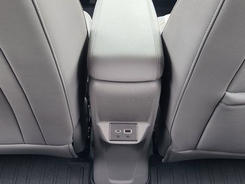 Used 2022 Chevrolet Bolt EUV Premier w/ Launch Edition FWD image 22