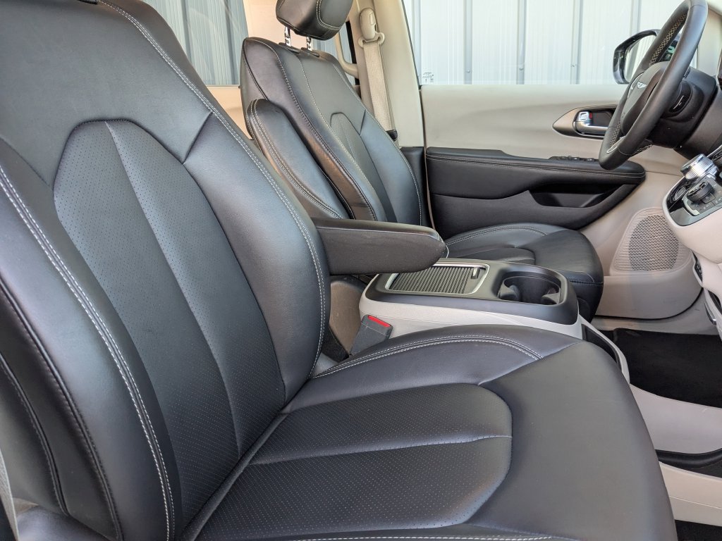 Used 2024 Chrysler Pacifica Touring-L FWD image 31