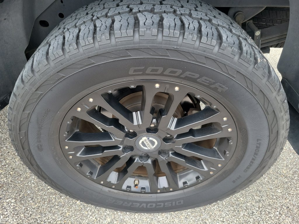 Used 2019 Nissan Titan SV w/ SV Convenience Package AWD/4WD image 8