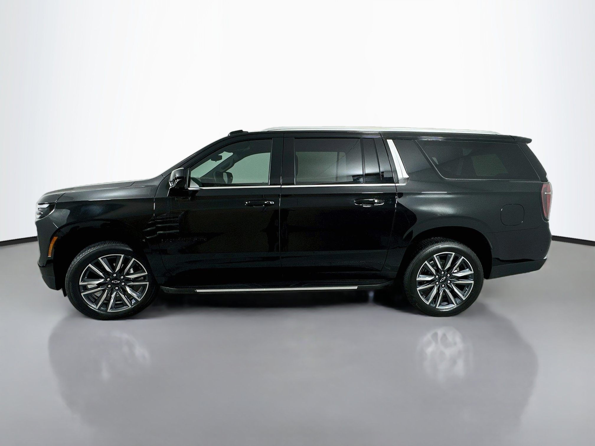 Used 2026 Chevrolet Suburban LS w/ LS Custom Edition AWD/4WD image 4