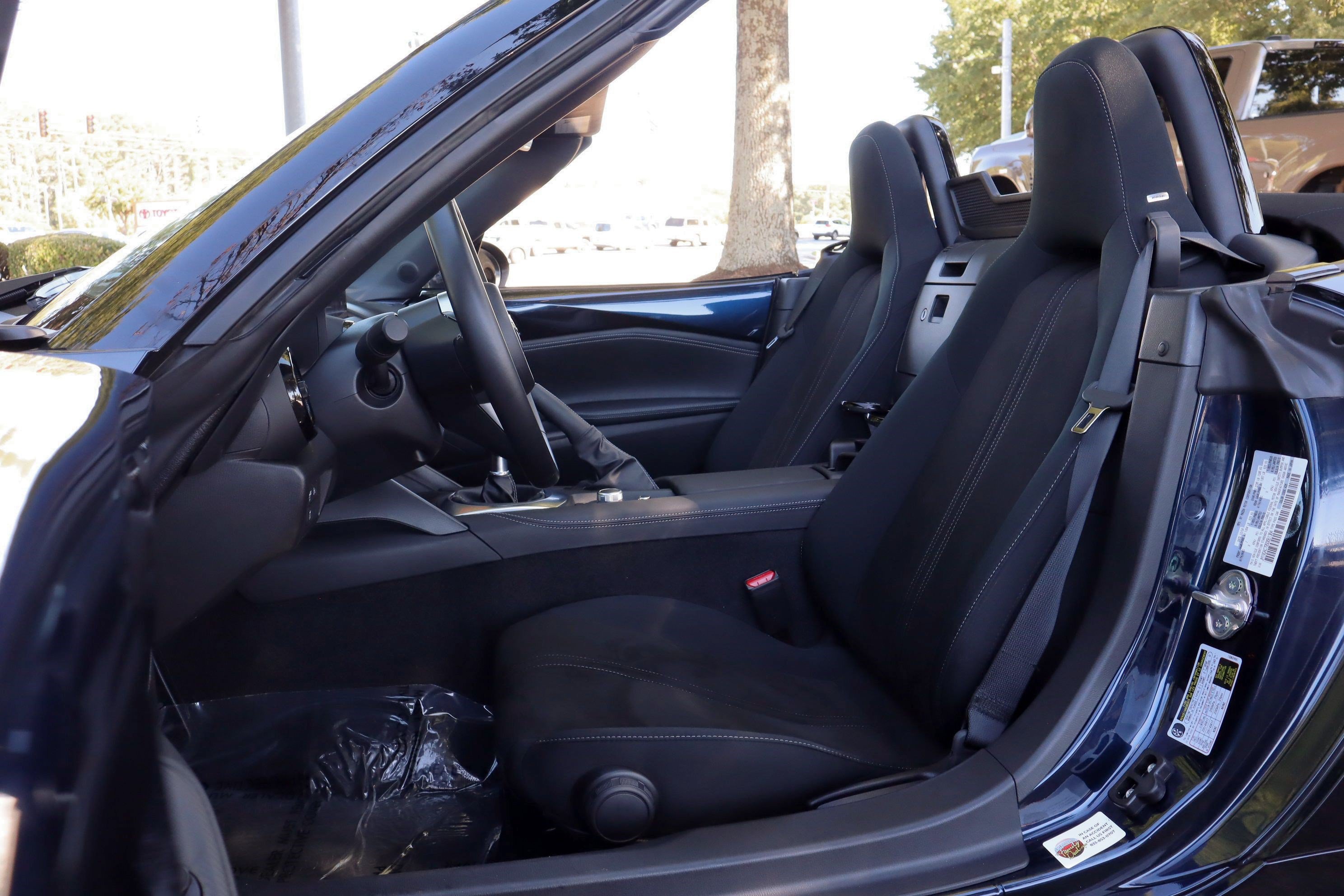 Certified 2025 MAZDA MX-5 Miata Club w/ Weather Package RWD image 8