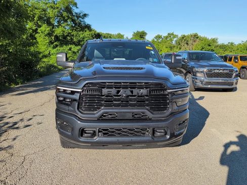 Used 2025 RAM 3500 Laramie AWD/4WD image 2