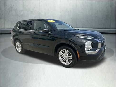 Used 2023 Mitsubishi Outlander ES AWD/4WD image 7