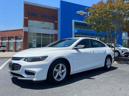 Used 2018 Chevrolet Malibu LS FWD image 1