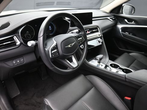 Used 2025 Genesis G70 2.5T image 18