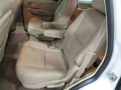 Used 2010 Cadillac Escalade Luxury AWD/4WD image 28