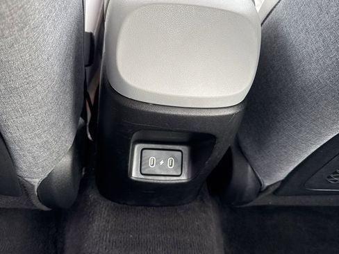 Used 2024 Hyundai Elantra Limited image 21