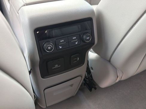 Used 2019 GMC Acadia SLT FWD image 12
