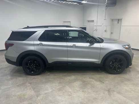 Certified 2024 Ford Explorer ST-Line w/ Class IV Trailer Tow Package AWD/4WD image 5