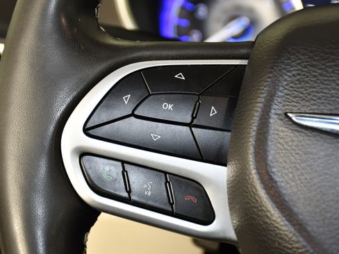 Used 2022 Chrysler Pacifica Touring-L FWD image 20