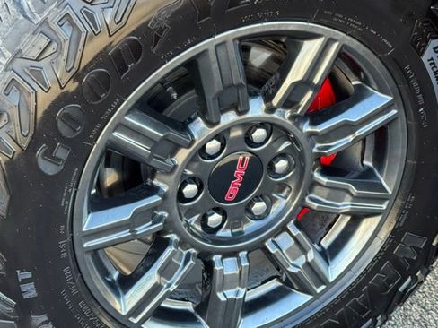 Used 2024 GMC Sierra 1500 AT4X image 15