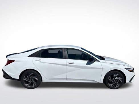 Used 2025 Hyundai Elantra SEL FWD image 4