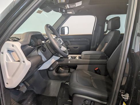 New 2026 Land Rover Defender 110 X-Dynamic SE image 10