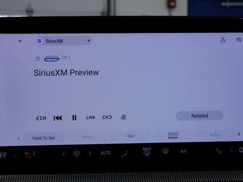 Used 2025 Ford Explorer ST-Line w/ ST-Line Street Pack image 35