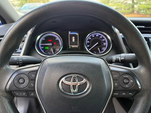 Used 2020 Toyota Camry LE image 23