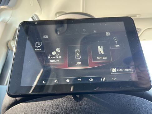 Used 2022 Kia Carnival SX Prestige image 32