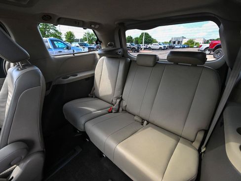 Used 2011 Toyota Sienna Limited w/ Premium Pkg FWD image 24