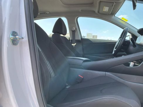 Used 2025 Hyundai Elantra SEL FWD image 20