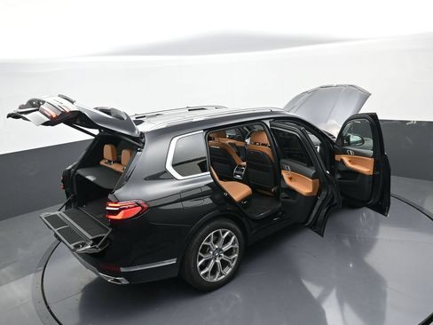 Used 2024 BMW X7 xDrive40i AWD/4WD image 46