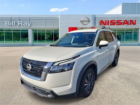 Used 2022 Nissan Pathfinder SV image 2