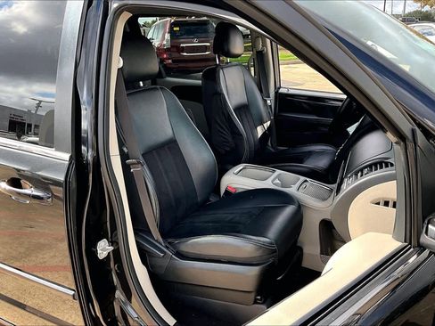 Used 2017 Dodge Grand Caravan SXT image 8