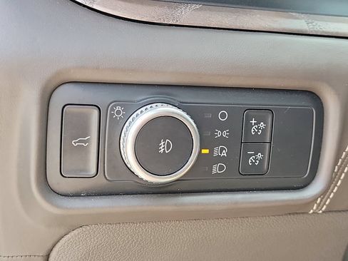 Used 2020 Ford Explorer Platinum w/ Premium Technology Package AWD/4WD image 32