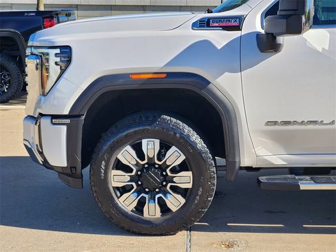 Used 2024 GMC Sierra 2500 Denali w/ Denali Reserve Package image 9