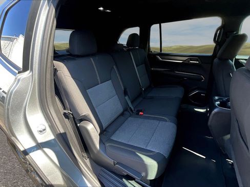 Used 2025 GMC Acadia Elevation image 16