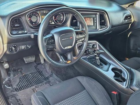 Used 2017 Dodge Challenger SXT image 10