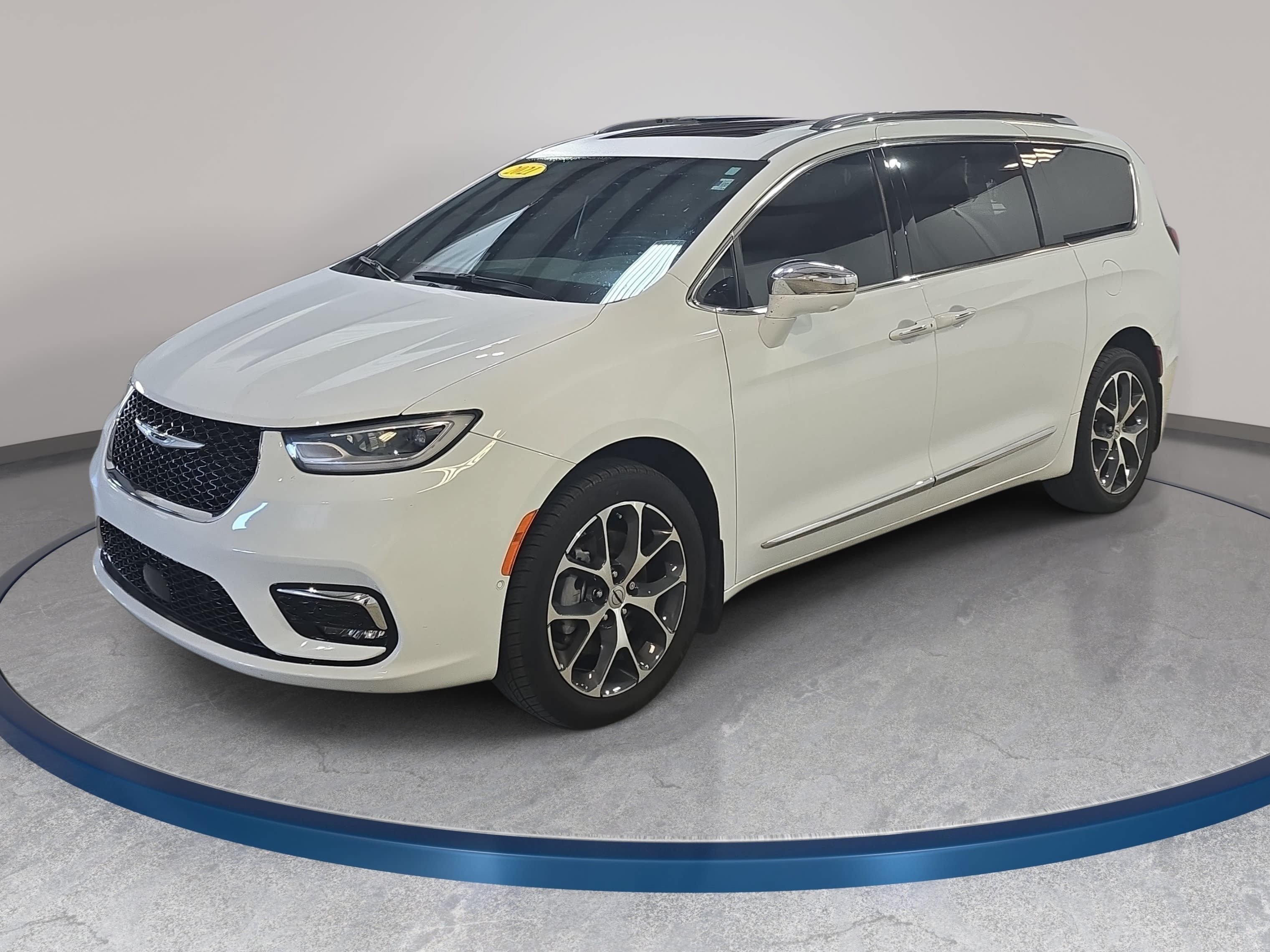 Used 2021 Chrysler Pacifica Limited w/ Uconnect Theater Family Group AWD/4WD image 1