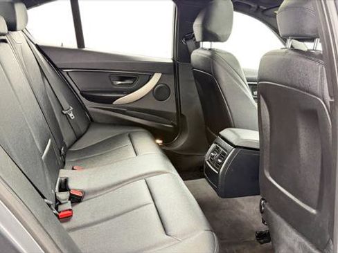 Used 2016 BMW 320i Sedan w/ Sport Package image 19