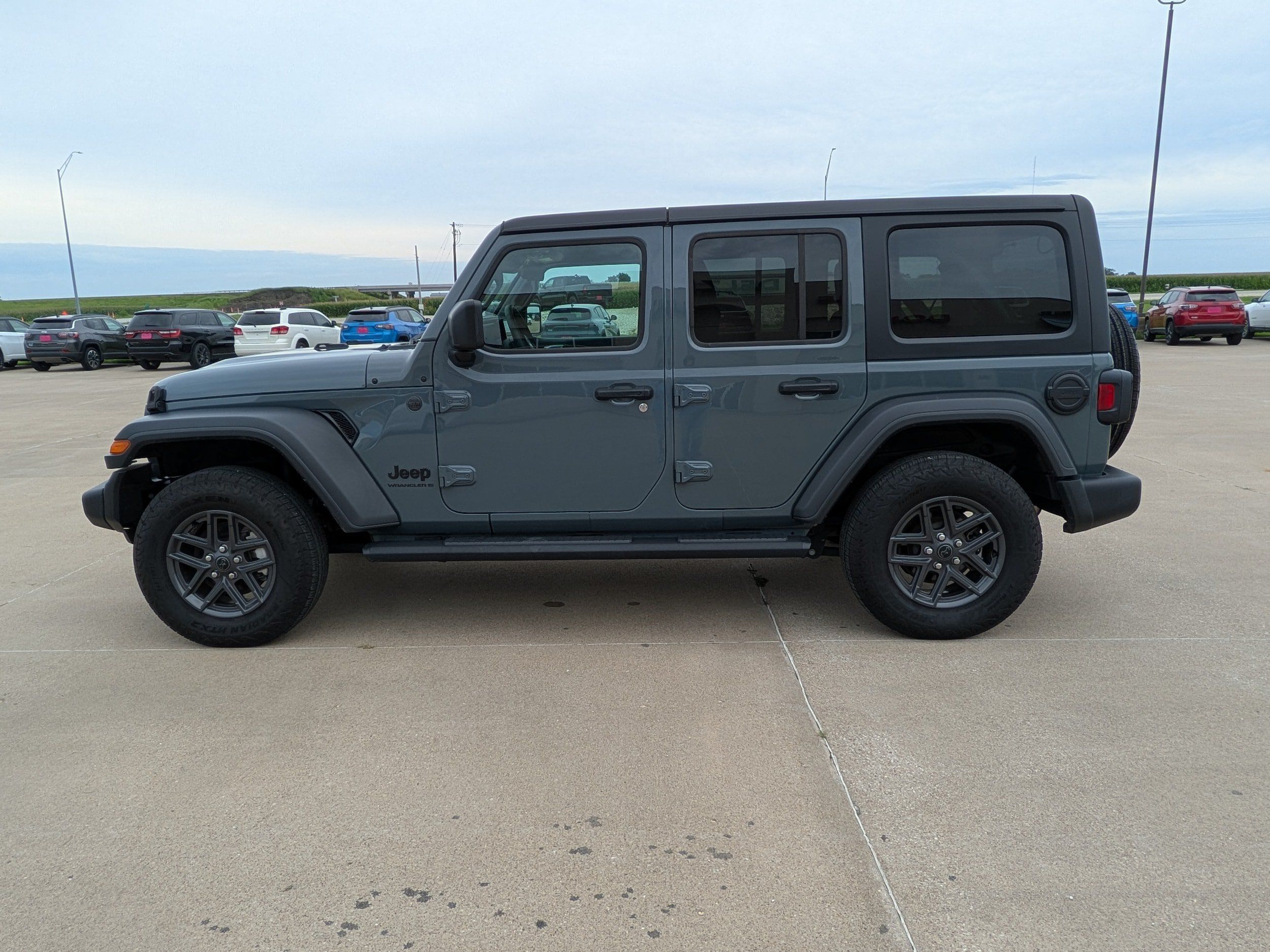 Used 2025 Jeep Wrangler Unlimited Sport AWD/4WD image 5