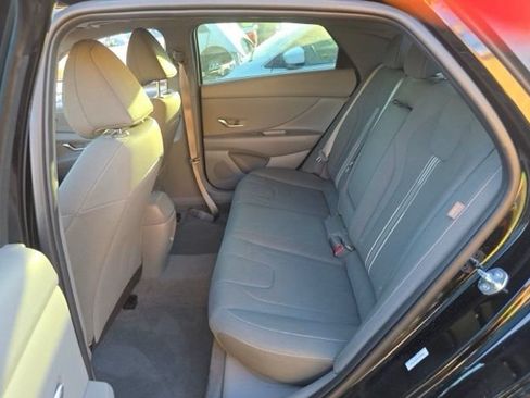 Certified 2025 Hyundai Elantra SEL FWD image 19