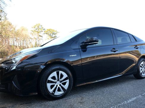 Used 2017 Toyota Prius Two image 3