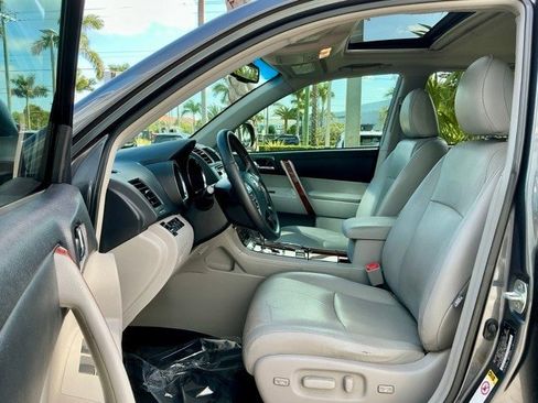 Used 2013 Toyota Highlander Limited image 8